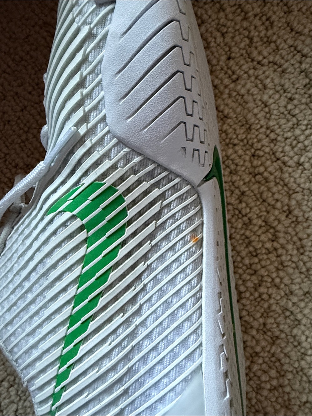 Nike Air Zoom Vapor 11 green and white tennis court shoe size 8 - Picture 4 of 9